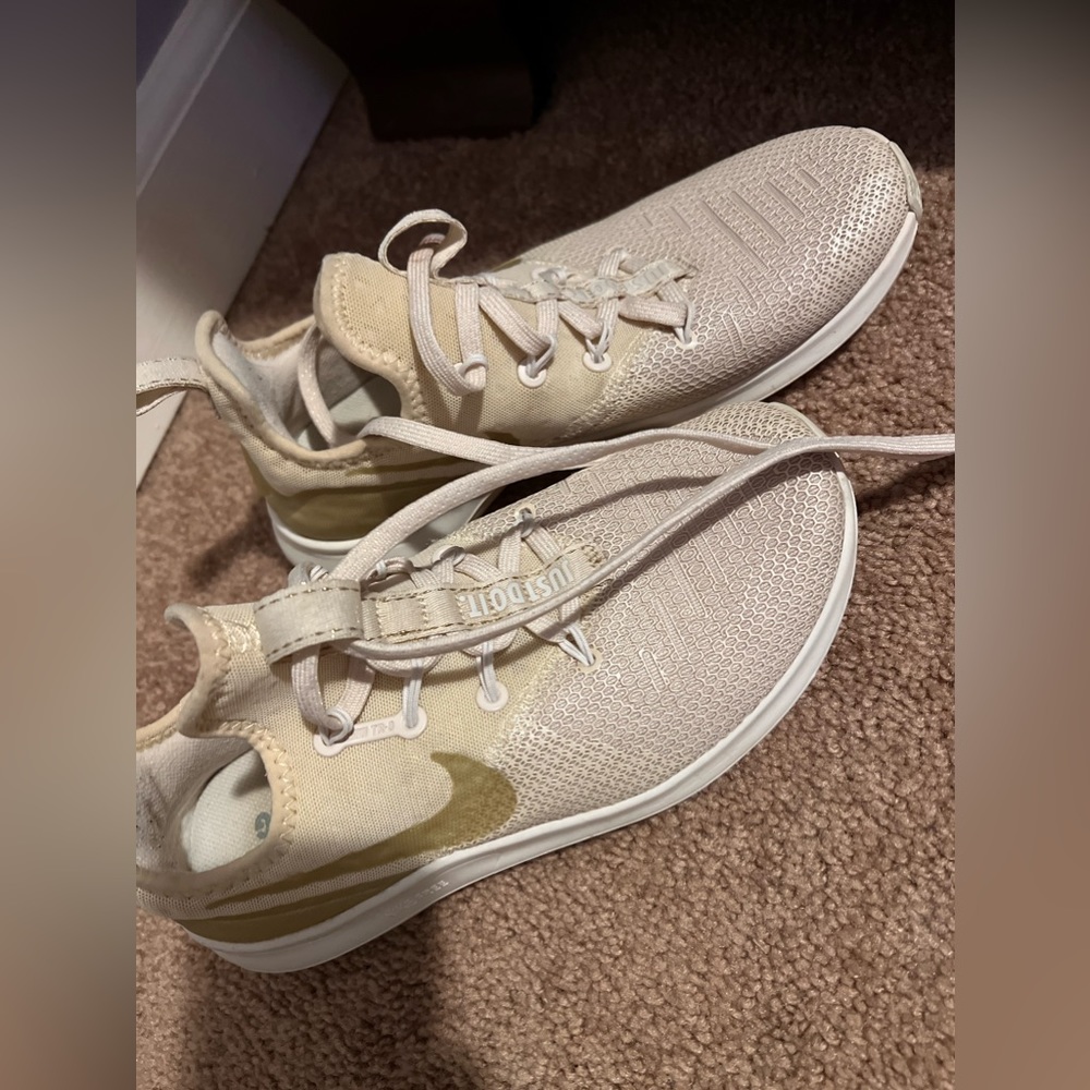 Nike Athletic Women’s shoes Size 6